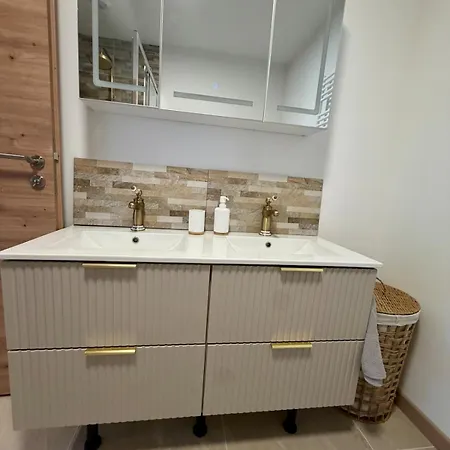 Villa Propriete Moderne 12 Personnes Piscine Sauna Et Salle De Jeux