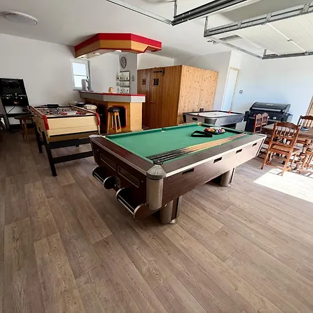 Propriete Moderne 12 Personnes Piscine Sauna Et Salle De Jeux