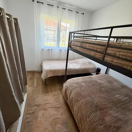 Propriete Moderne 12 Personnes Piscine Sauna Et Salle De Jeux Villa *