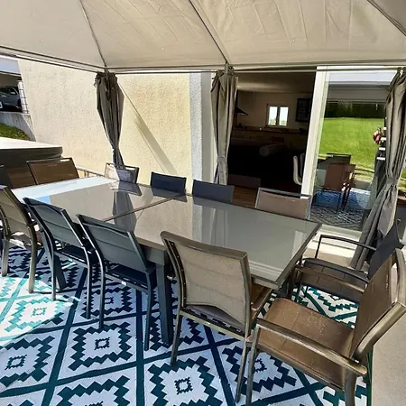 Propriete Moderne 12 Personnes Piscine Sauna Et Salle De Jeux