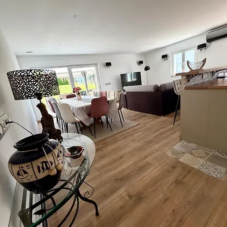Propriete Moderne 12 Personnes Piscine Sauna Et Salle De Jeux *