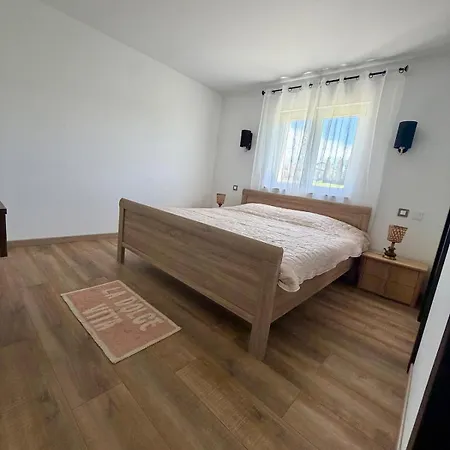 Propriete Moderne 12 Personnes Piscine Sauna Et Salle De Jeux Villa *