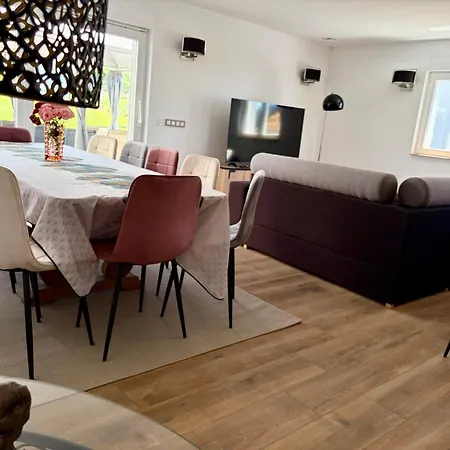 Propriete Moderne 12 Personnes Piscine Sauna Et Salle De Jeux Villa