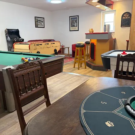 Propriete Moderne 12 Personnes Piscine Sauna Et Salle De Jeux Villa *